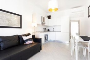 Freshly renovated flat perfectly located